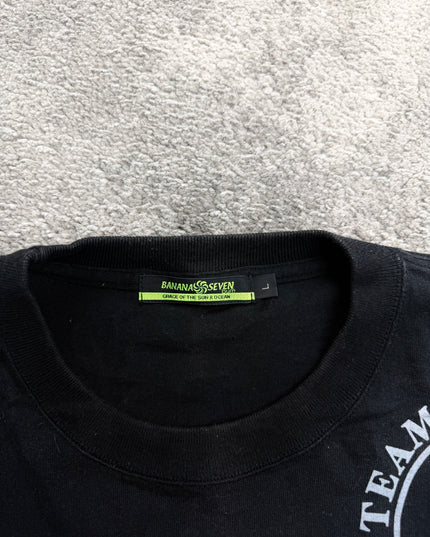 BANANA SEVEN "OVERSIZED SCRIPT" TEE (M)
