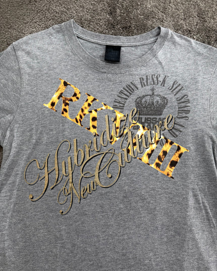 RUSS K "ROYAL SCRIPT" TEE (M)