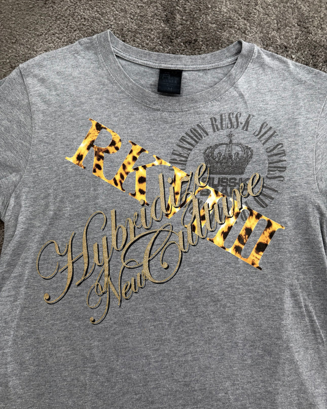 RUSS K "ROYAL SCRIPT" TEE (M)