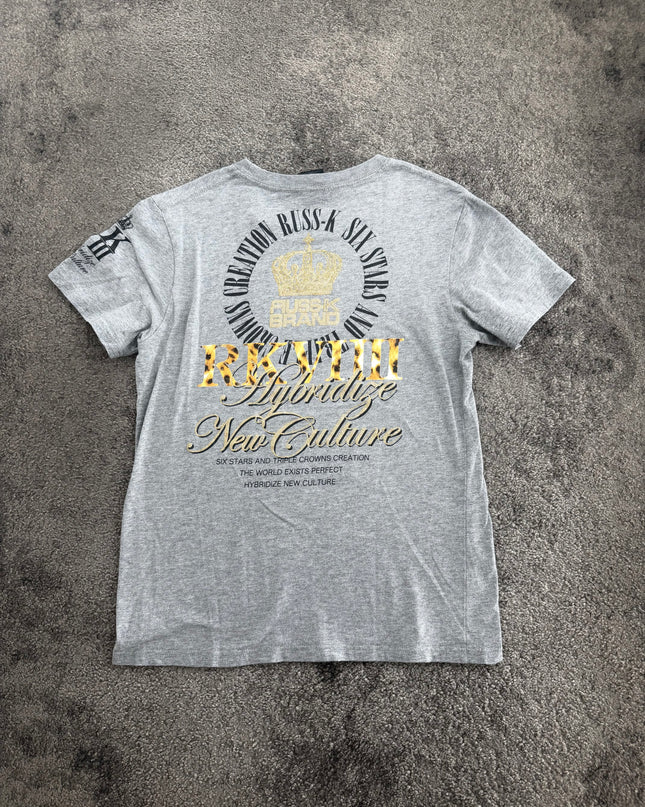 RUSS K "ROYAL SCRIPT" TEE (M)