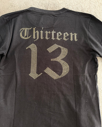 THIRTEEN JAPAN "GOTHIC SCRIPT" LONGSLEEVE (S-M)