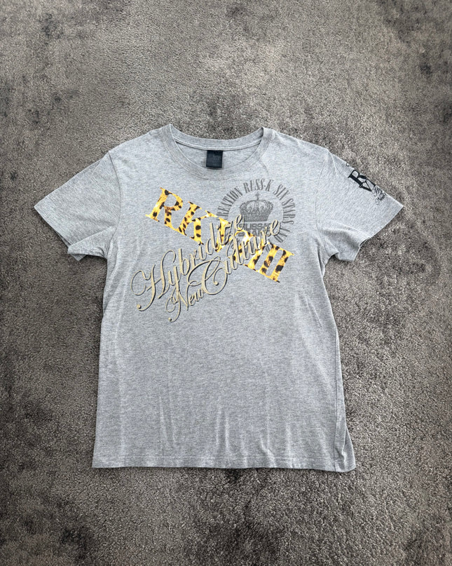 RUSS K "ROYAL SCRIPT" TEE (M)