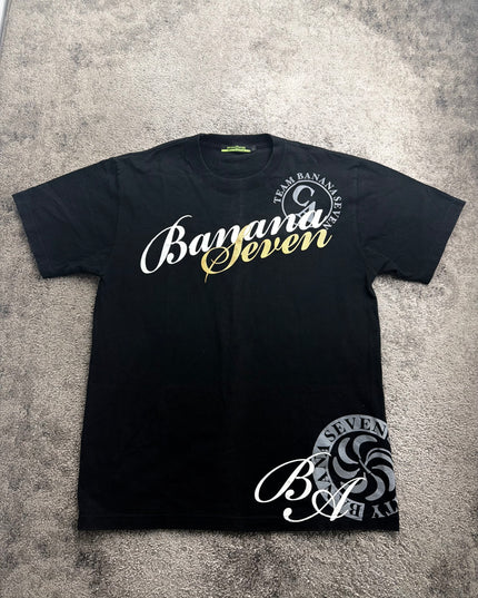 BANANA SEVEN "OVERSIZED SCRIPT" TEE (M)
