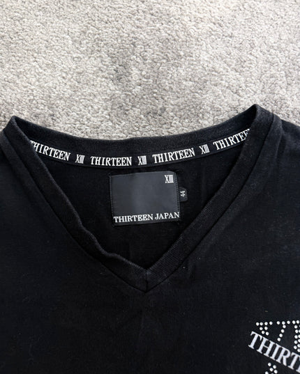 THIRTEEN JAPAN "STUD LOGO" TEE (S)