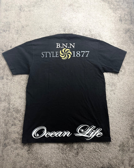 BANANA SEVEN "OVERSIZED SCRIPT" TEE (M)